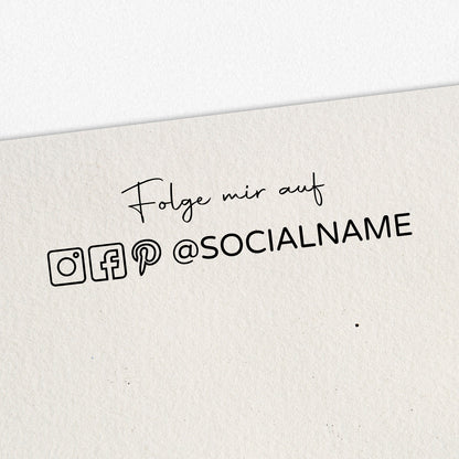 Social Media Stempel mit 3 Icons und zusätzlicher Textzeile als Holzstempel