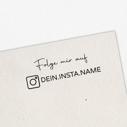 Personalisierter Instagram Stempel mit zusätzlicher Textzeile als Holzstempel