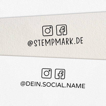 Personalisierter Social Media Stempel mit 2 Icons oben als Holzstempel